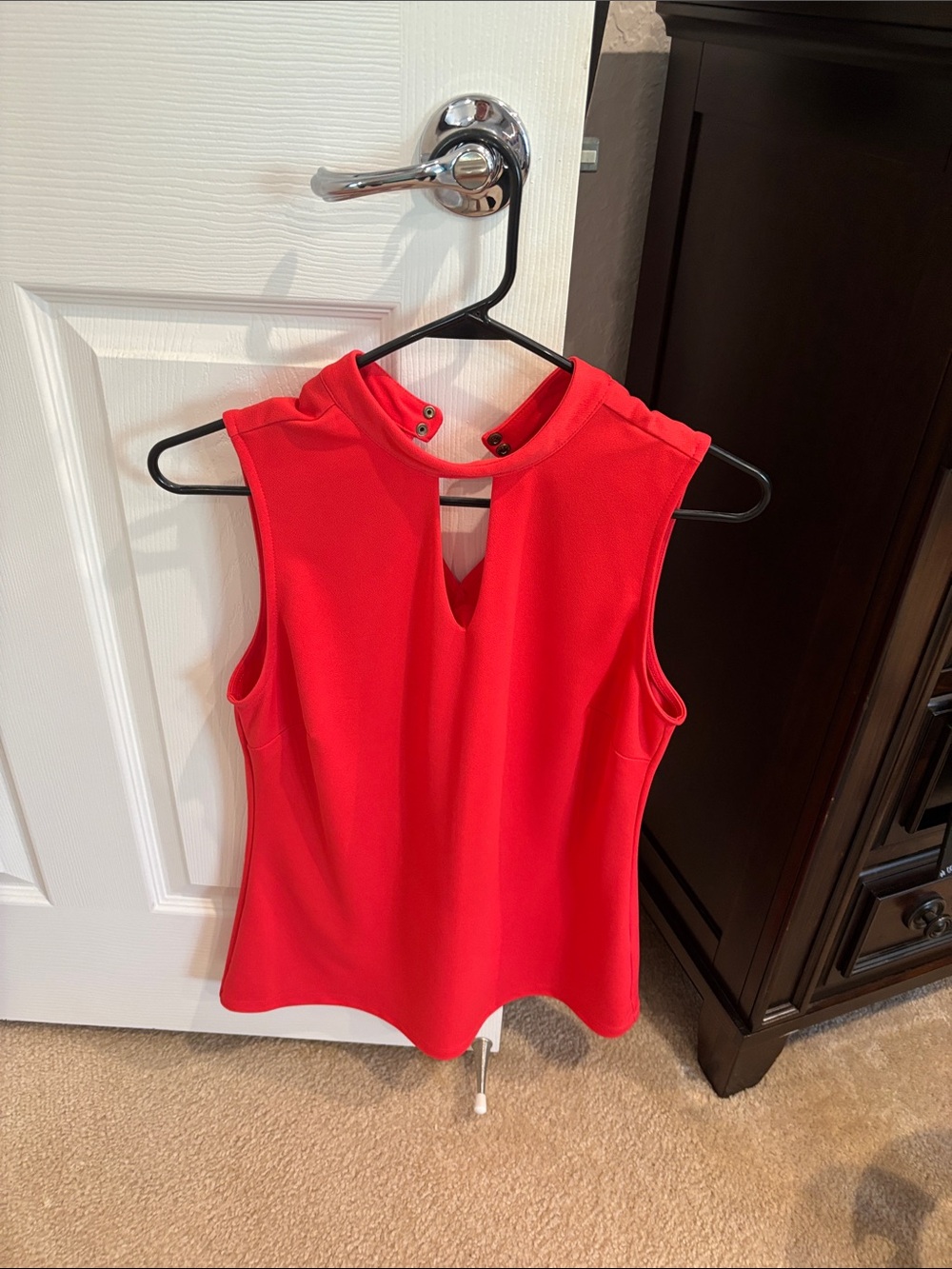 Red Sleeveless Keyhole Mock Neck Camisole